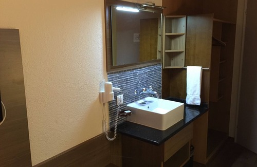 Wettingen Hotel | Welcoming Zys Hotel: Family-Friendly Stay with Great Amenities