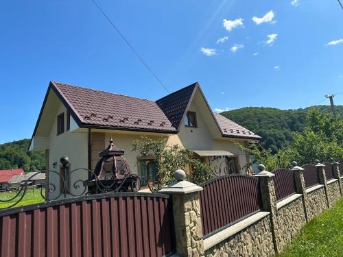 Намисто House
