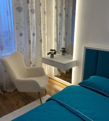 Простора та стильна 2 кімнатна в центрі Черкас на бульварі Шевченко з панорамним видом та СмартТВ -дві окремі охайні спальні з кондиціонерами