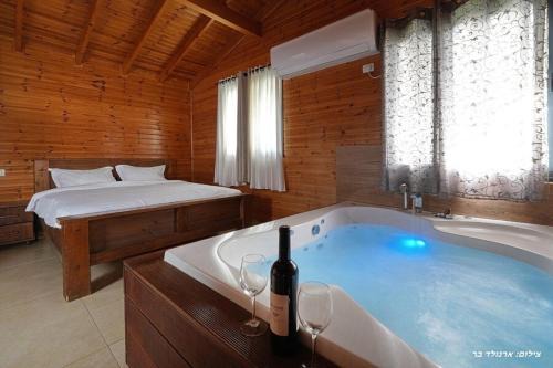 אחוזת ציון - 6 בקתות מהממות עם בריכה במתחם