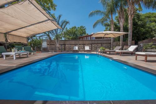 כחול ירוק בכפר - בקתות מהממות עם ג'קוזי ובריכה מחוממת