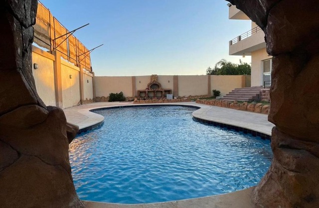 فيلا للايجار اليومى اوالشهرى فى الريف الاوربي- طريق مصر اسكندرية الصحراوى- قريبة من مطار سفنكس -بجوار هايبر وان الصحراوى