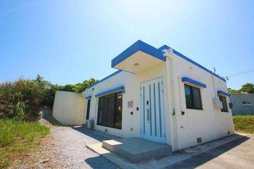 屋我地島 平屋1棟貸し BBQ可 最大8名 古宇利島まで車7分 ファミリにーにおすすめ Marilyn house sumuide