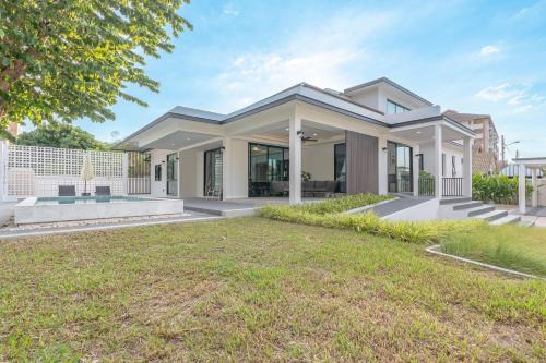 芭提雅市中心5卧现代轻奢别墅pool villa近21航站楼海边