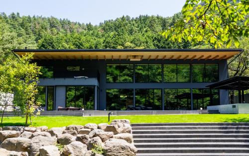 郷音 The Summit Club