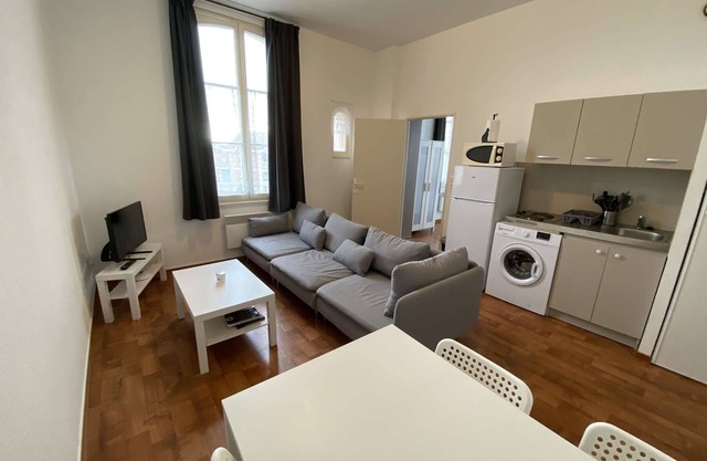 007 - 1st floor apartment with lift