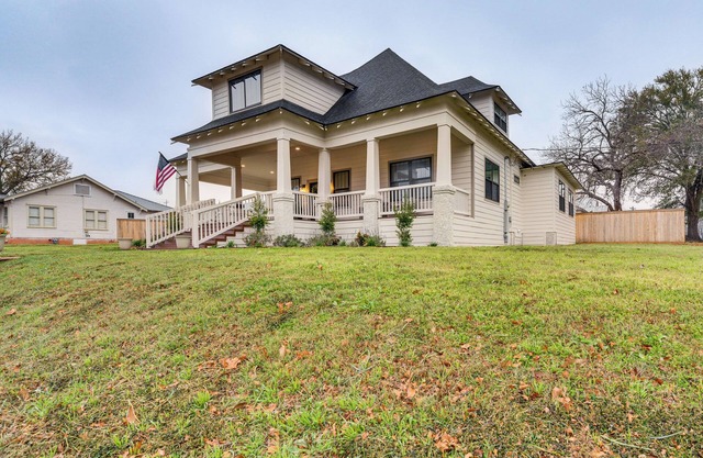 1/2 Mi to Downtown Shops: Brenham Home w/Fire Pit
