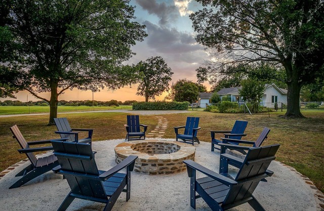 1/2 mile from Nrs Ranch 3/2 w/fire pit