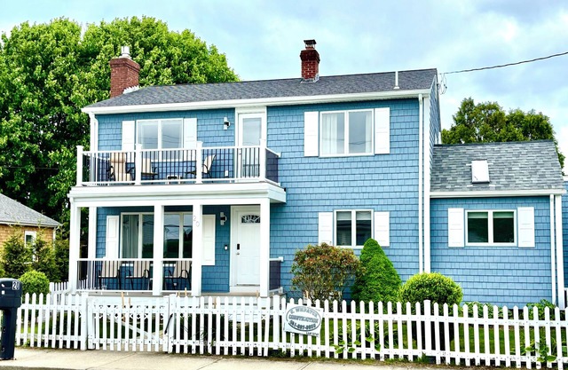 1.5 blocks to Scarborough beach, Narragansett, fenced in yard, AC - New Updates!