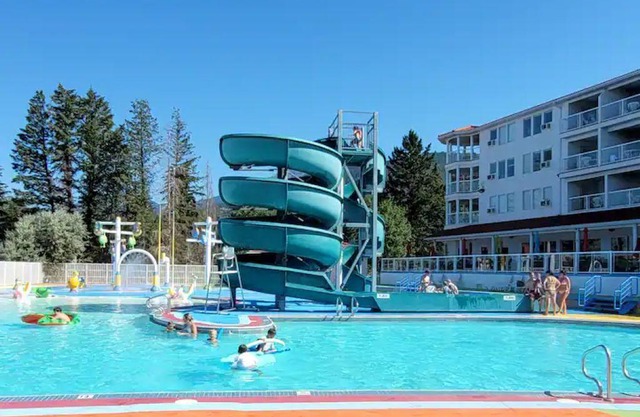 1 BDRM Condo | Fully Renovated | AC | Fireplace | Mountain View | Balcony