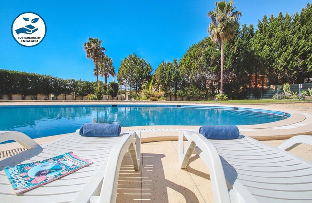1-Bed w/Pool & Balcony near Old Town