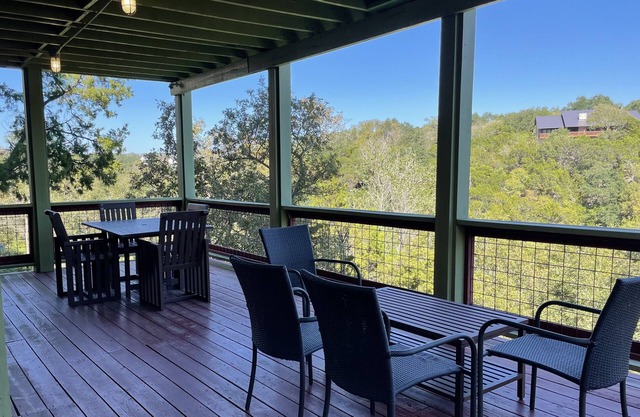1 Bedroom 1 bathroom Suite Close to Everything!