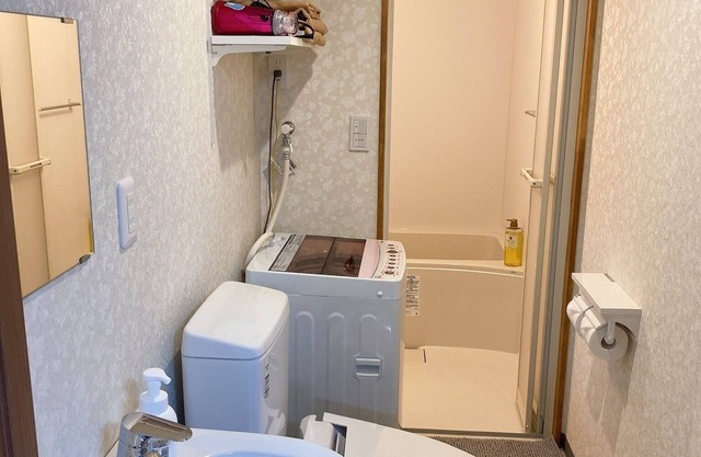 1 bedroom 2 semidouble beds desk chair TV mi/Takamatsu Kagawa