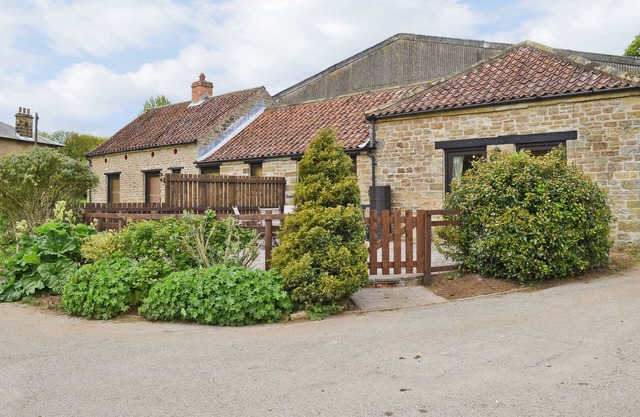 1 bedroom accommodation in High Yedmandale near West Ayton