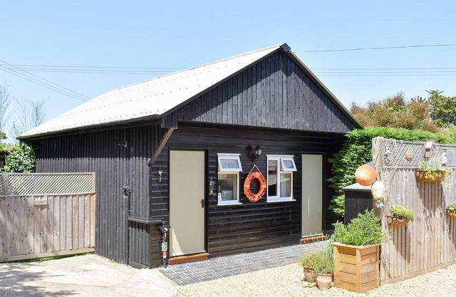 1 bedroom accommodation in Totland, near Freshwater