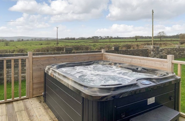 1 bedroom accommodation in Kilwinning