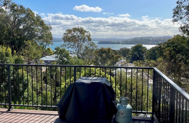 1 bedroom accommodation - Lake views!