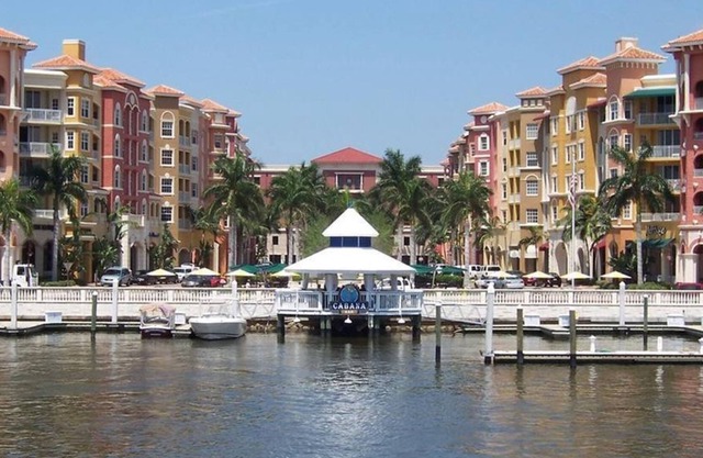 1 Bedroom Condo 25059 by Houzlet