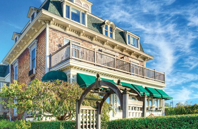 1 Bedroom Deluxe Suite in Newport, Rhode Island! Voyage Inn!