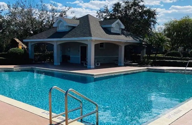 1 bedroom with pool! in Avalon Park Orlando