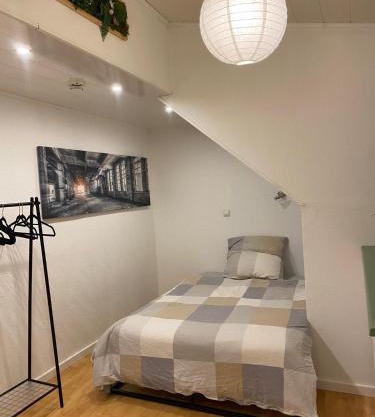 1 bedroom with private bathroom & Kitchenette
