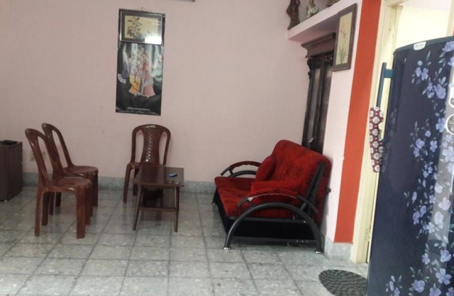 1 Bhk fully furnished apt. on ground floor centrally located in heritage bed