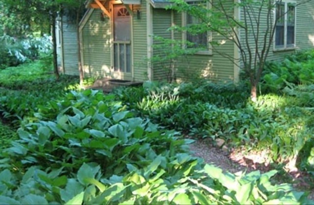 1 Block from Lake Michigan, Traditional Michigan Cottage