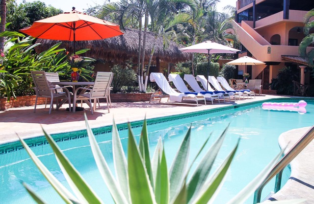 1 BR apartment w/patio, ionization pool system, 1 mn to beach, completely indep