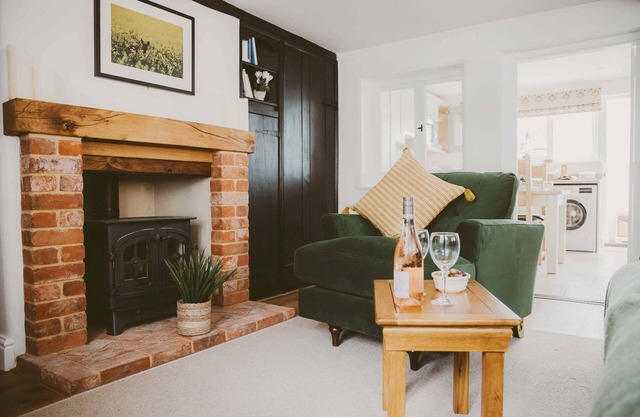 1 Chantry Cottage - sleeps 3 guests in 2 bedrooms