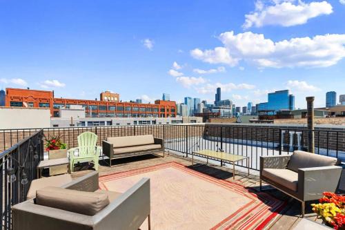 1 Garage Parking, Skyline Rooftop, PingPong, Balcony