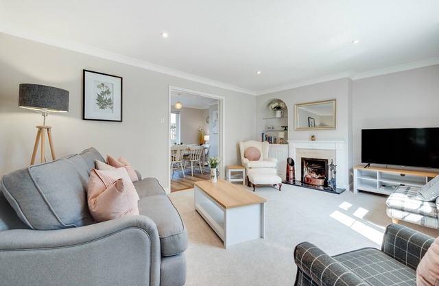 1 Lux Farm Cottages - Three Bedroom House, Sleeps 6