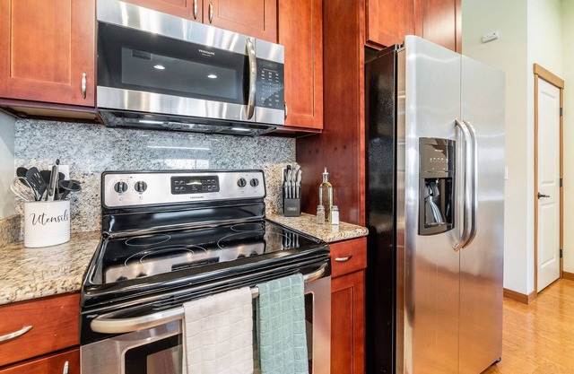 <1 mi to Dome | 3BD 2.5BA | Townhouse | Garage -20