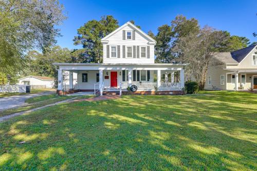 1 Mi to Historic District! Family Home in New Bern