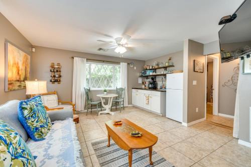 1 Mi to Lake Dora Cottage with Shared Yard and Patio!