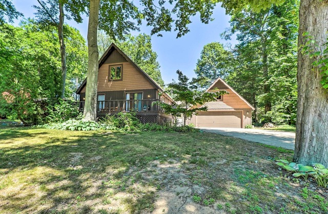 1 Mi to Tunnel Park: Holland Home w/Fire Pit
