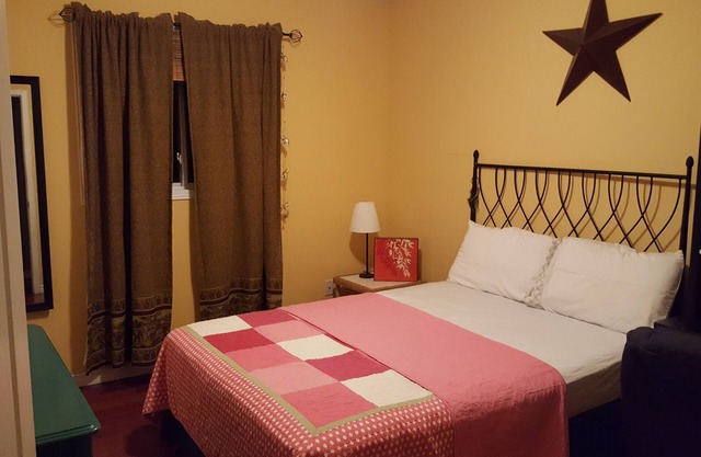 1 room fo Female Only Prefered Student, or professional studying/working