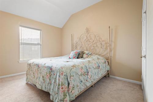 1 Room with Cozy Bed