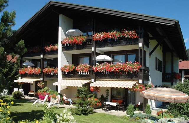 (1) Three-room vacation apartment 65 sqm, bathroom/WC, extra bedroom, kitchen, terrace