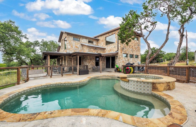 10-acre Family-Friendly Retreat with Pool