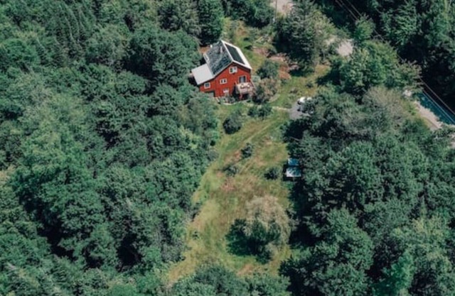 10 Acres w FirePit, HotTub, Near Stowe/Lake Elmore