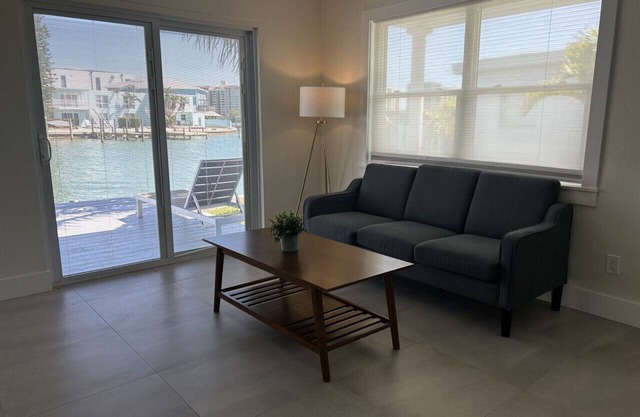10 · Bay Front 2 Bedroom Apartment 10