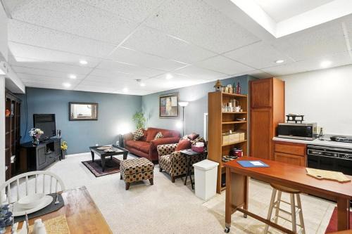 10 Mi to Dtwn Cozy Couples Getaway in Cincinnati
