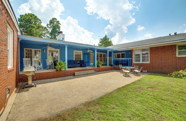 10 Mi to Lake Palestine: Countryside Group Getaway