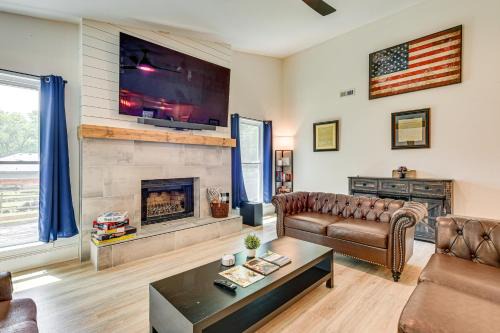 10 Mi to Uptown Charlotte Family Home with Backyard