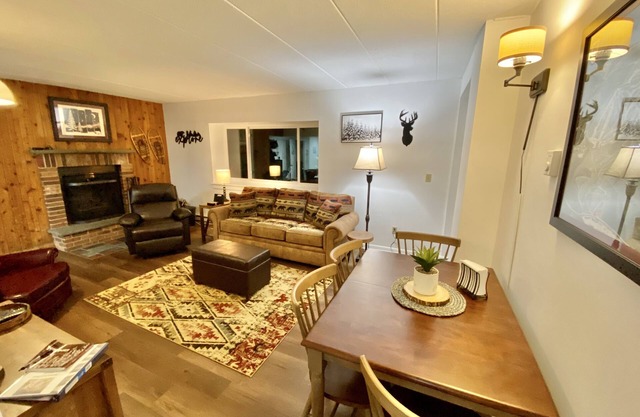 10 min Walk or Free Shuttle to Snowshed Lift! 2BR/2 Bath @ Mt Green Resort