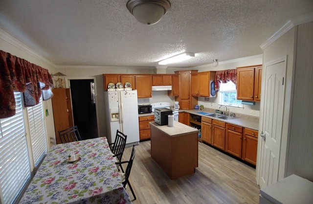10 minutes to the beach! Cozy mobile home in the quiet country!