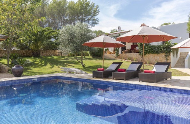 10 persons holiday home with meditation garden, children's playground and 11,50m pool