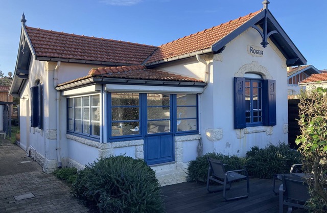 100 m from the south beach, adorable renovated canaulaise house