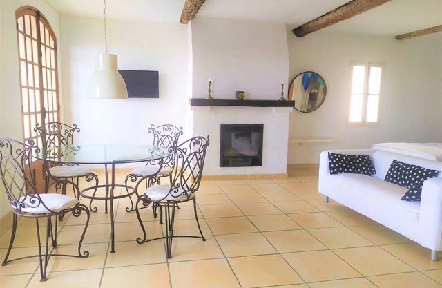 100m from the sea, air-conditioned T2 apartment