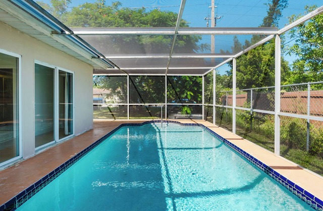 10MIN BEACH/8MIN FORT MYERS DOWNTWON 3BDR/6BEDS